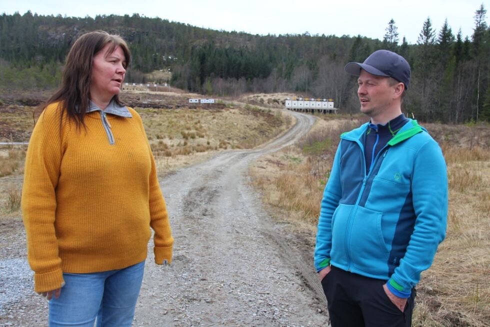 Anita Kjekshus og Olav Wahl i styret for Kolvereid skytterlag håper at storviljegere kommer til banen for å trene.