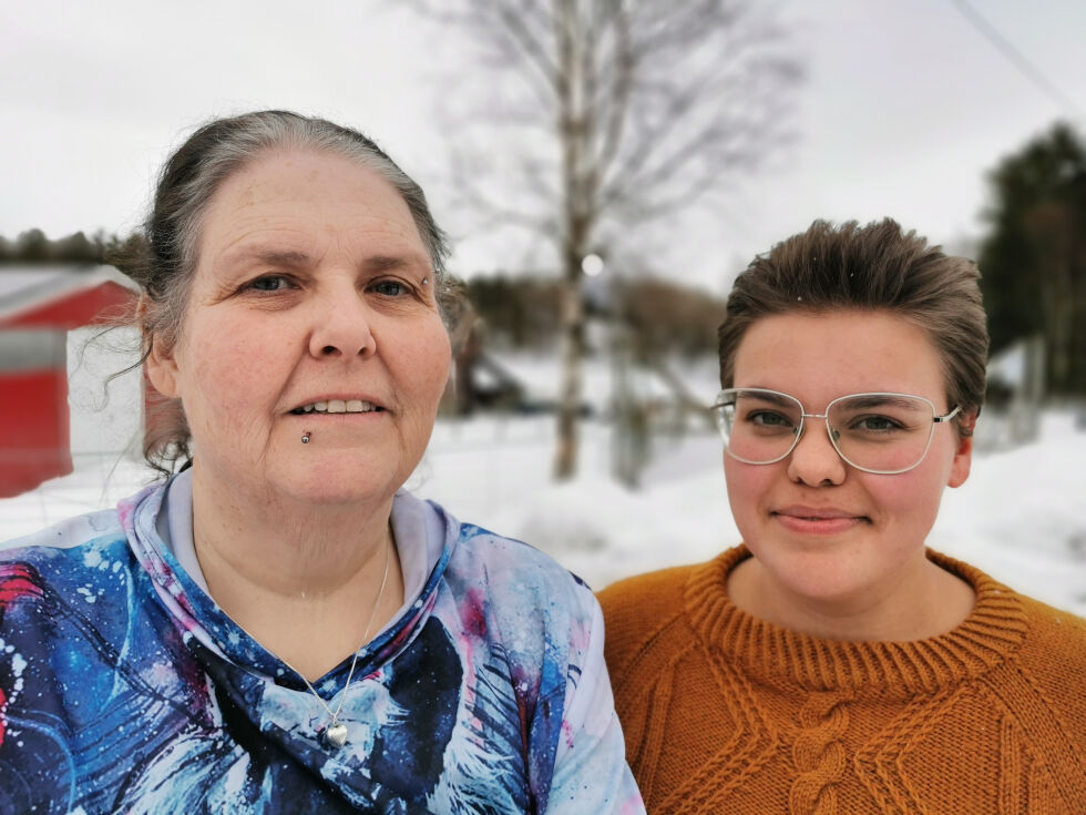 Det kreative og kulturelle betyr mye for familien Dahl. Her representert ved Christina og datteren Kirsti.
 Foto: Andreas Gatare Øvergård