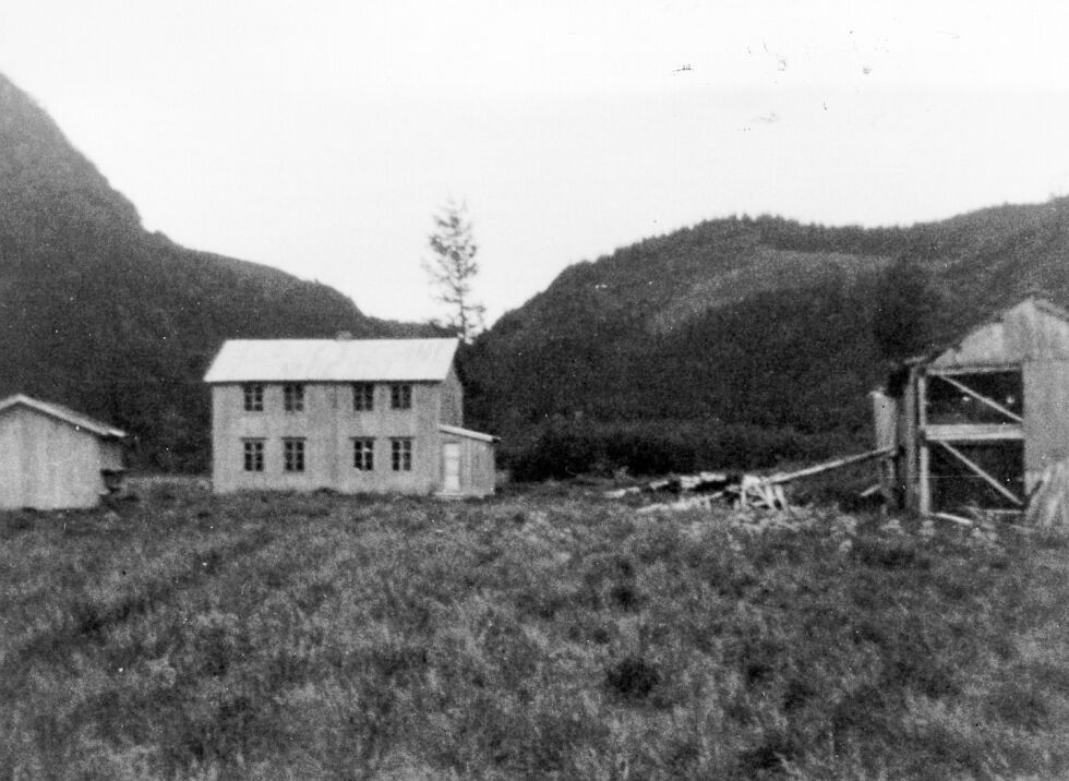 Lensmann Arnold Fossem og betjent Alf Skogmo ble skutt inne i huset på Urvoll gård 1942.
 Foto: Privat