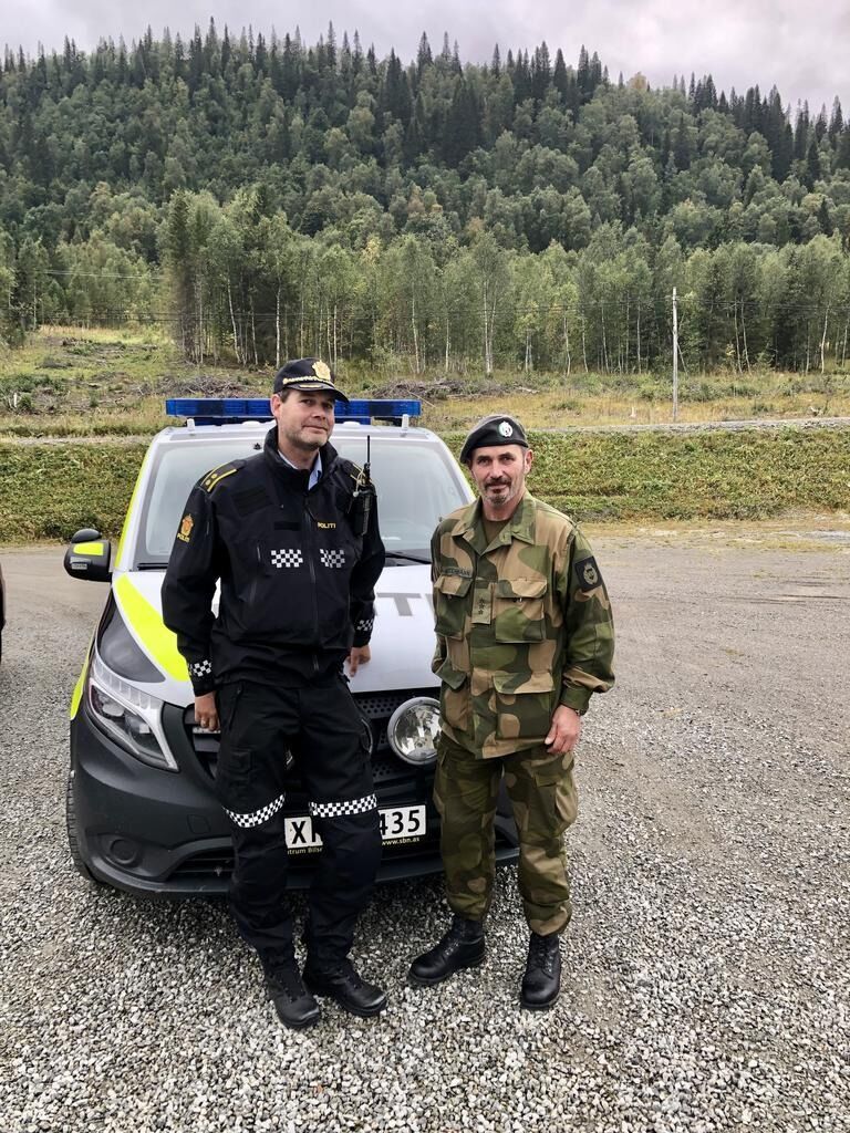 Politiet er meget fornøyd med bistanden de får. Jørn Ove Totland og Per Helge Westermann.
 Foto: privat