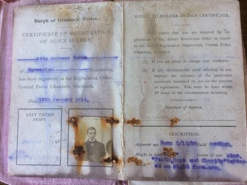 Kaptein Otto Furre hadde dette skipssertifikatet på seg da han ble funnet druknet inne i havnebassenget ved Portland Road 28. juli 1918. Nederst er det innført en anmerkning om at han hadde en tatovering på høyre arm. «Faith, Hope and Charity» (Tro, håp og medlidenhet/godhet).
 Foto: Fra Otto Furres fotoalbum