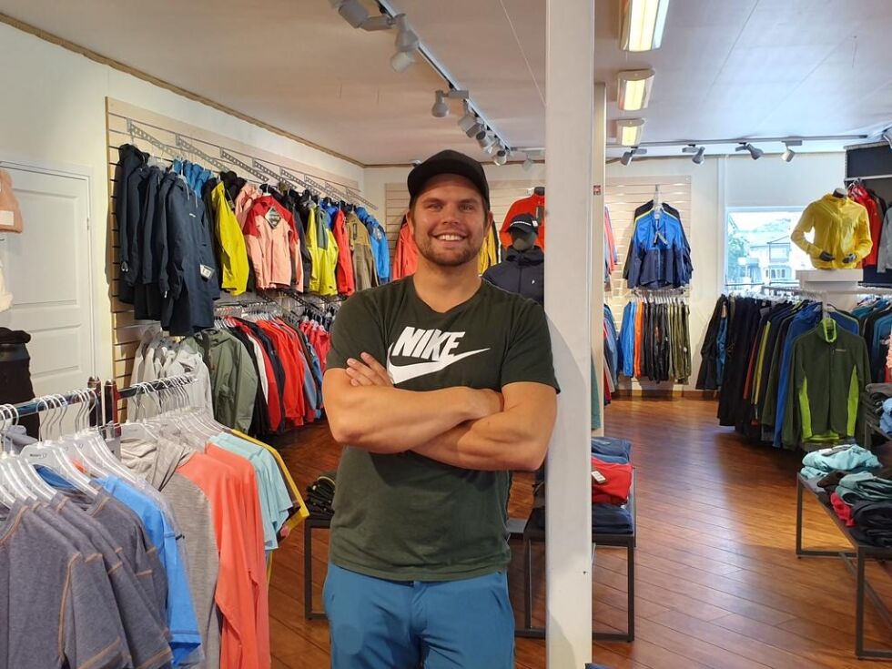 Aleksander Holand og resten grendeserielaget De Talentløse FK skal arrangere en ny fotballcup på Rørvik. Et arrangement han håper blir veldig artig med mye bra lavterskel-fotball.