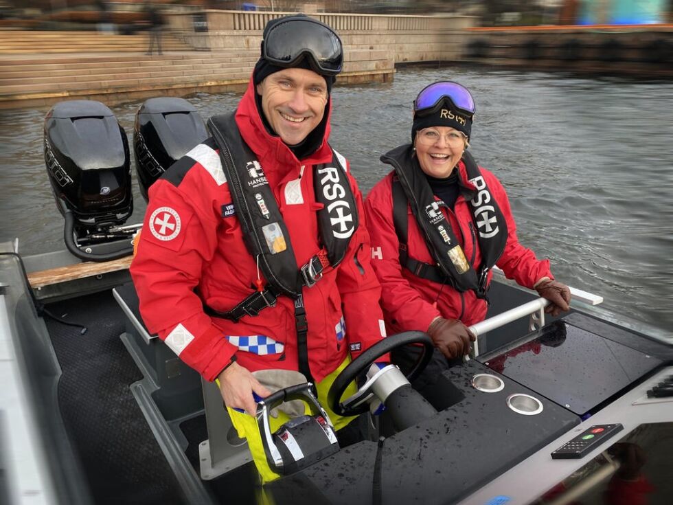 Rikke Lind og Pål Virik Nilsen ønsker at regjeringen utreder et eget høyhastighetsertifikat for fritidsbåtfolket.