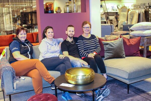 Inviterer til Damenes aften