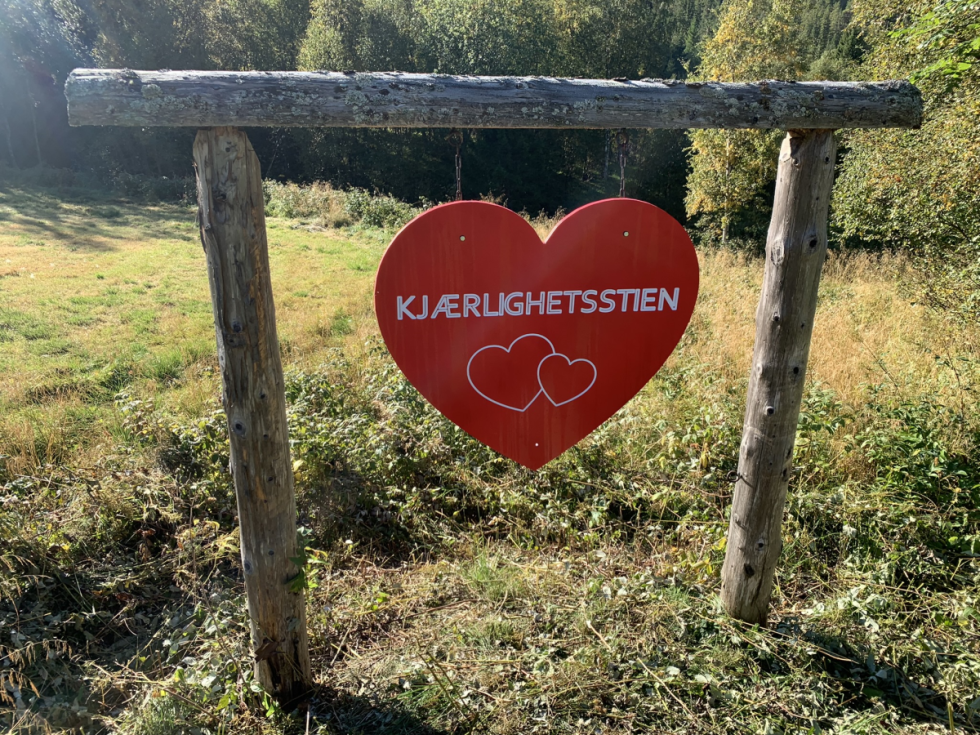 Kjærlighetsstien, som nå får støtte fra Statskog, er merket med hjerter.
 Foto: Bilde brukt med tillatelse fra Trollfjell friluftsråd.