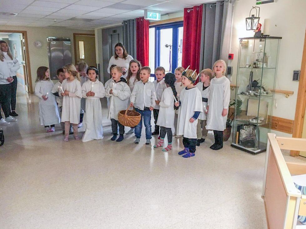 Bildet er fra fjorårets markering av luciadagen på Soltoppen, Rørvik.