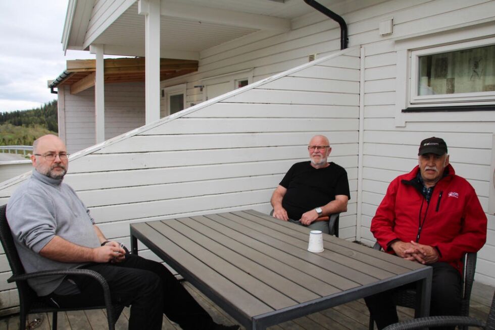 Geir Hansen, Kjell Lauritzen og Agnar Holandsjø ser fram til å få fiber.