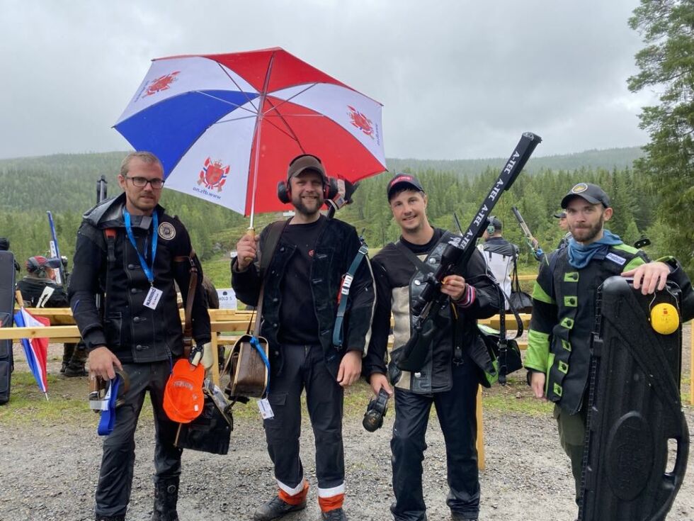 Her oppsummerer gutta dagens bragd og er enige om at dette skal de prøve igjen ved neste anledning. Tom-Roald Valø, Ole Jakob Drag Mikalsen, Einar Sørøy og Eirik Sørgård.
 Foto: privat