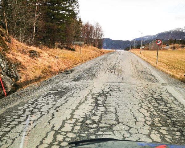 Endelig litt asfalt i Bindal