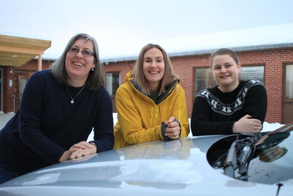Kommunelege Sabine Moshövel, ergoterapeut Lena Kristoffersen Nordahl og sykepleier Torill Øiahals Svendsen forteller at saarbeidet mellom hukommelsestemaet og legene fungerer godt.