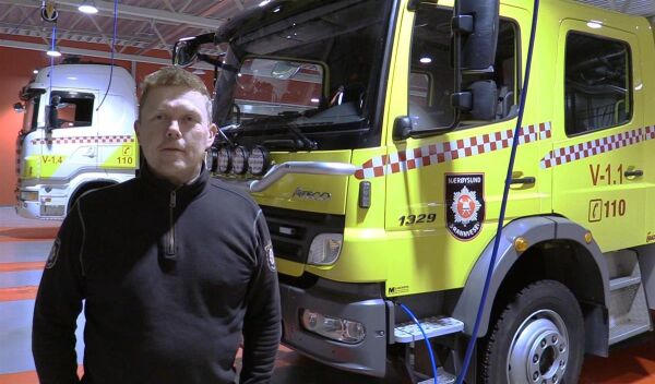 Blålyskortesje til ny brannstasjon