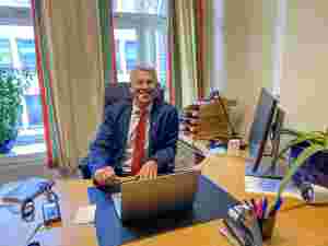 Terjes aller første arbeidsdag på Stortinget
