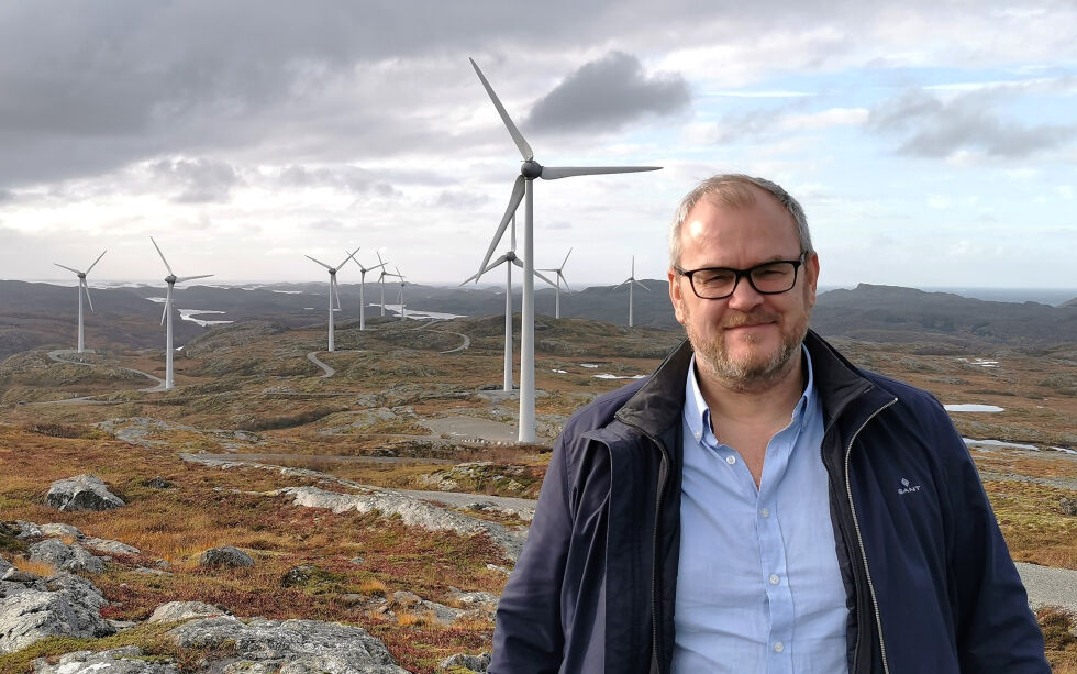 Ti år etter åpningen, har formannskapet i Nærøysund åpnet for utvidelse av Ytre Vikna vindpark i området lengst til venstre i bildet. – En riktig og viktig beslutning. Det helt nødvendig at prosessen starter nå, før energiknapphet blir en hemsko for et næringsliv i tetsjiktet på klimaomstillingen, sier Lars Fr. Mørch.
 Foto: NKNF