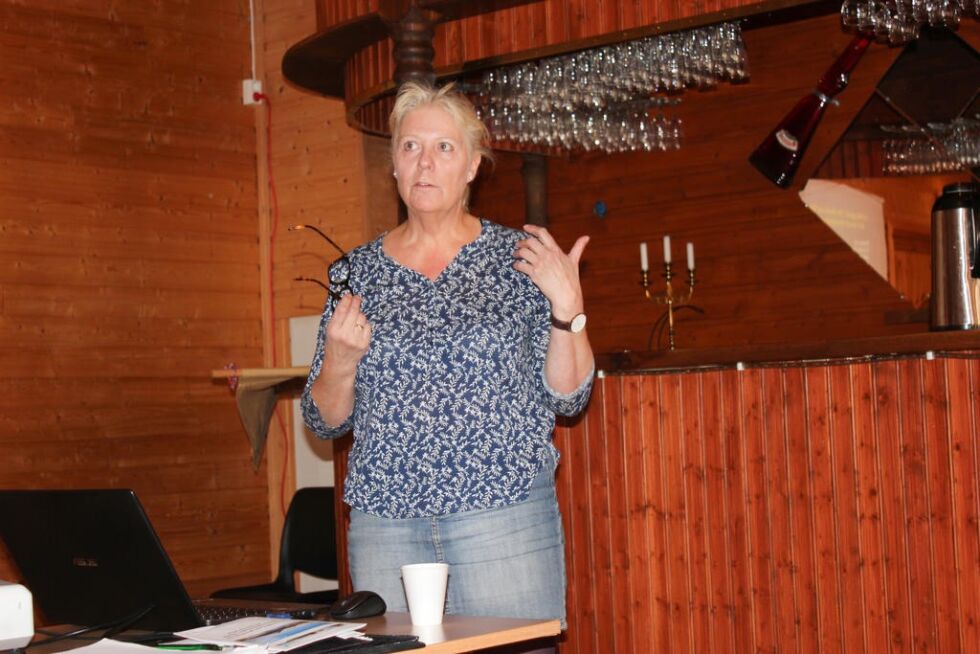 Gunhild Gutvik bor på Austra, og hun var kveldens møteleder.