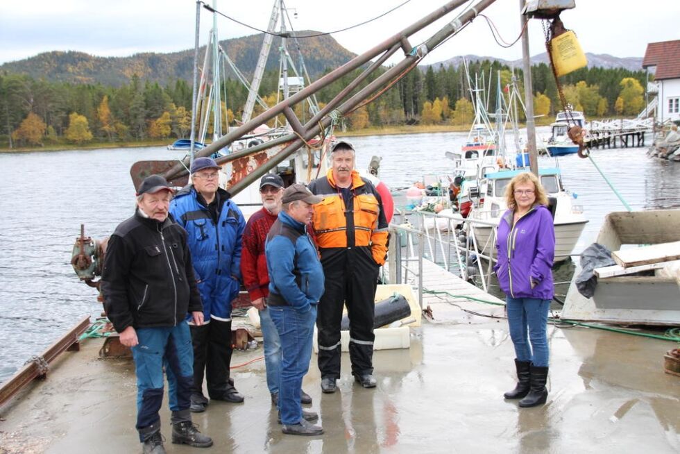 Fiskerne Birger Kjærstad, Kjell Arve Sætervik, Edmund Edvardsen, Dag Mathisen, Harry Edvardsen, og daglig leder av Kjella samvirkelags fiskemottak, Julie Lian Tverråmo har ventet lenge på rehabilitering av kaia på Nord-Horsfjord. Nå er det bevilget midler.