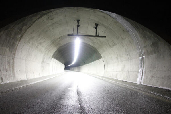 Nå blir det lys i tunnelene