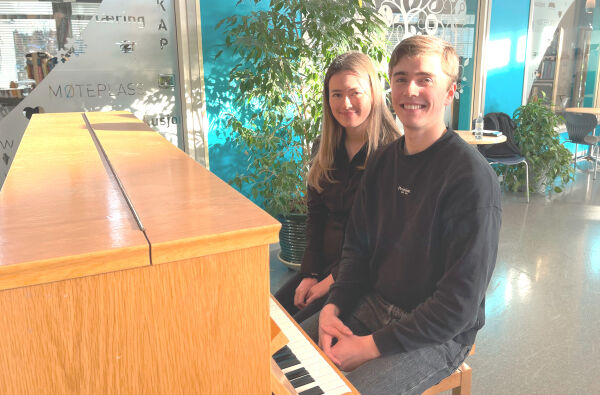 Pianoduo fra Ytre Namdal skal opptre firhendig under ski-VM
