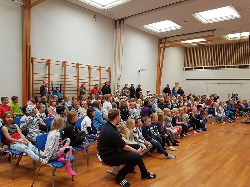 Det var en fullsatt sal under månedssangen.
 Foto: privat
