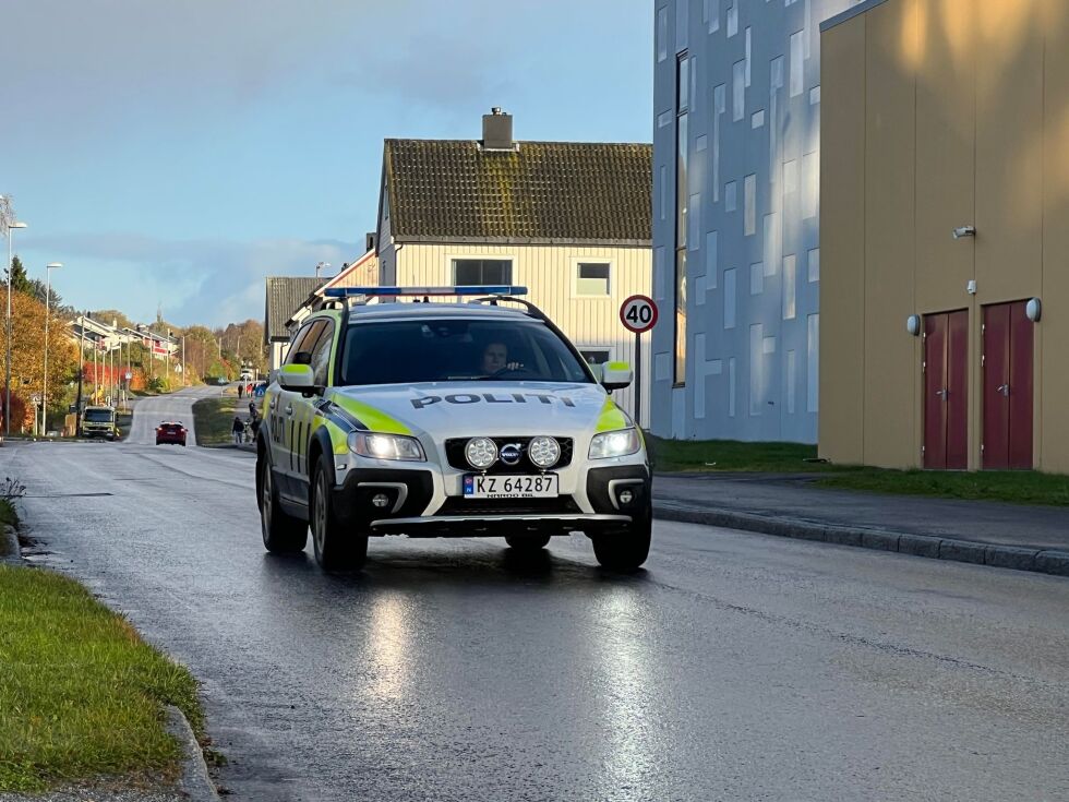 Politiet hadde kontroll i Nyvegen på Rørvik.
 Foto: Illustrasjonsfoto Lillian Lyngstad
