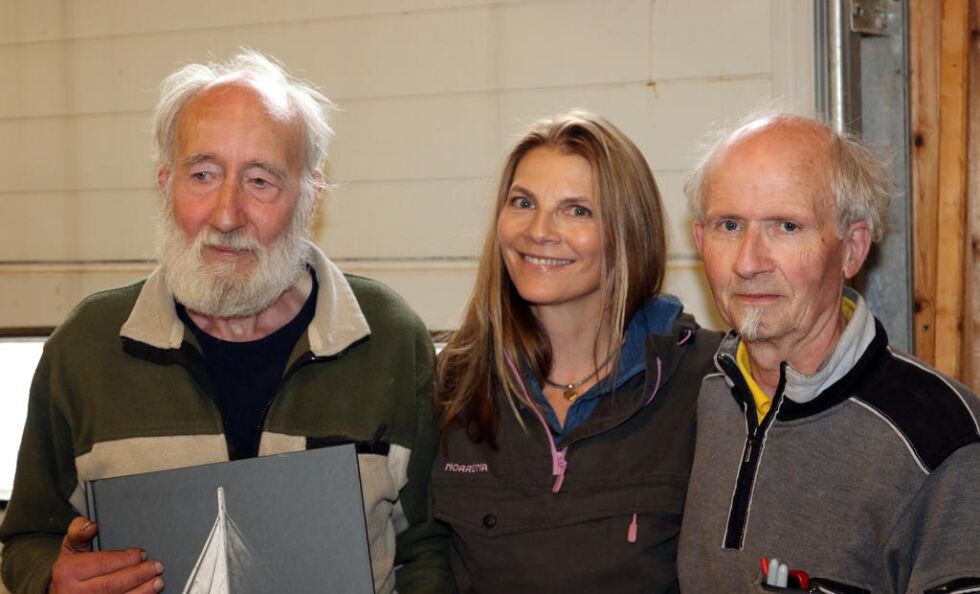 Jann Alsli, Elisabeth Strand og Erling Alsli signerte bøker etter foredrag.