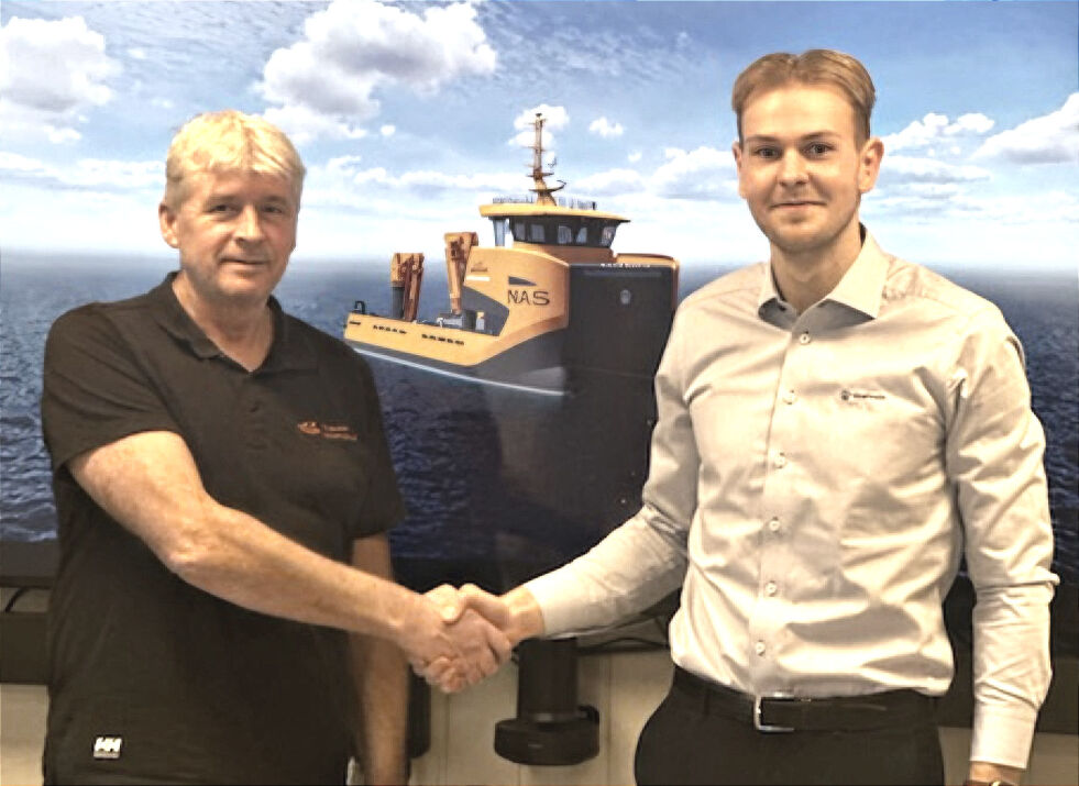 Daglig leder Nærøysund Aquaservice, Brynjar Karlsen og salgssjef region midt i Moen Marin, Michael Kristiansen.
 Foto: Nærøysund Aquaservice.