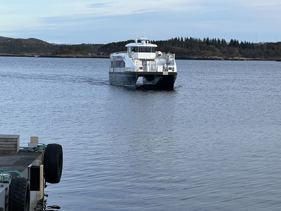 MS "Namdalingen" blir innstilt på grunn av storm.
 Foto: Lillian Lyngstad