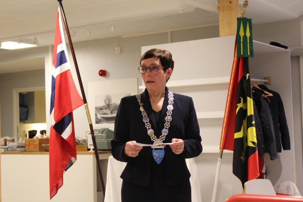 Ordfører Britt Helstad holdt tale for veteranene fra Tysklandsbrigaden.