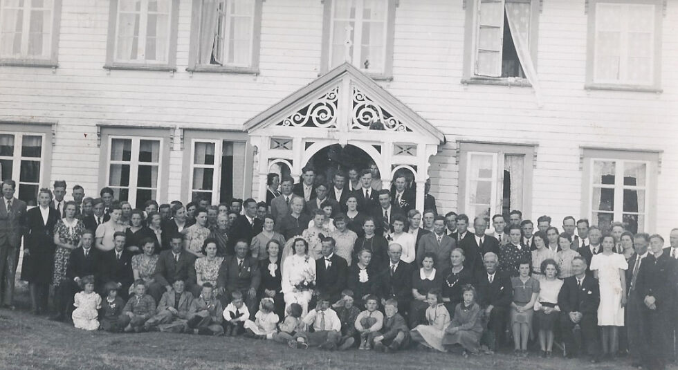 Det var storbryllup i Åbygda i 1942 da Solfrid og Kristen Sylten giftet seg.
 Foto: Bildeeier: Otto Bøkestad.