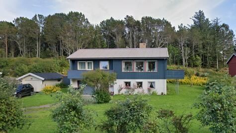 Blant husene som er solgt siste måned er dette huset på Abelvær.
 Foto: Google streetview