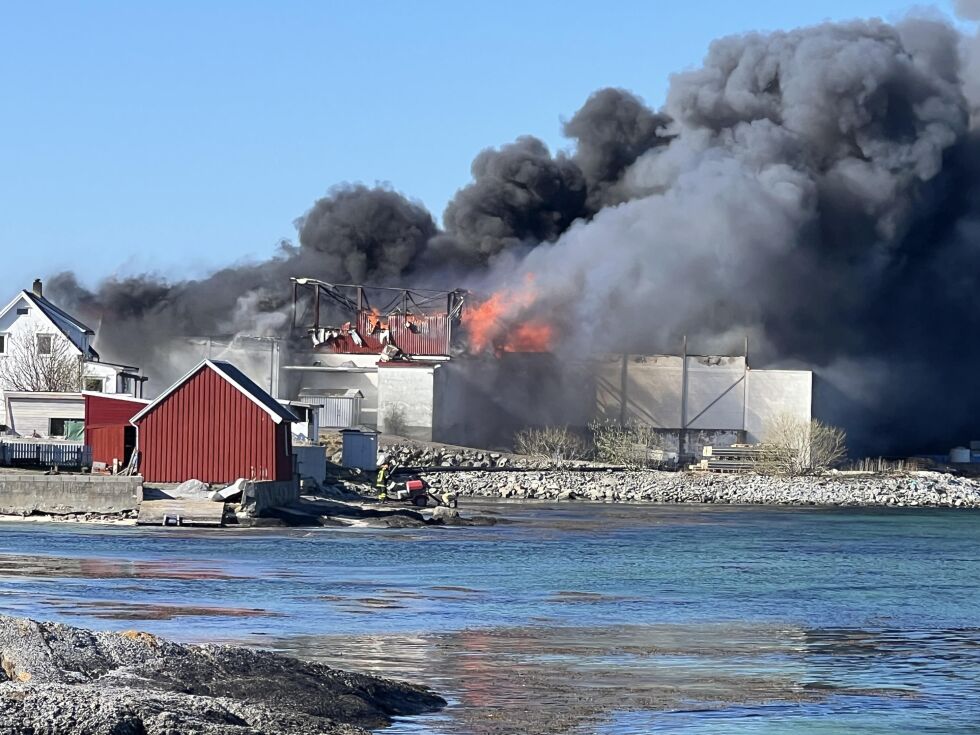 Det er åpne flammer på stedet
 Foto: Lillian Lyngstad