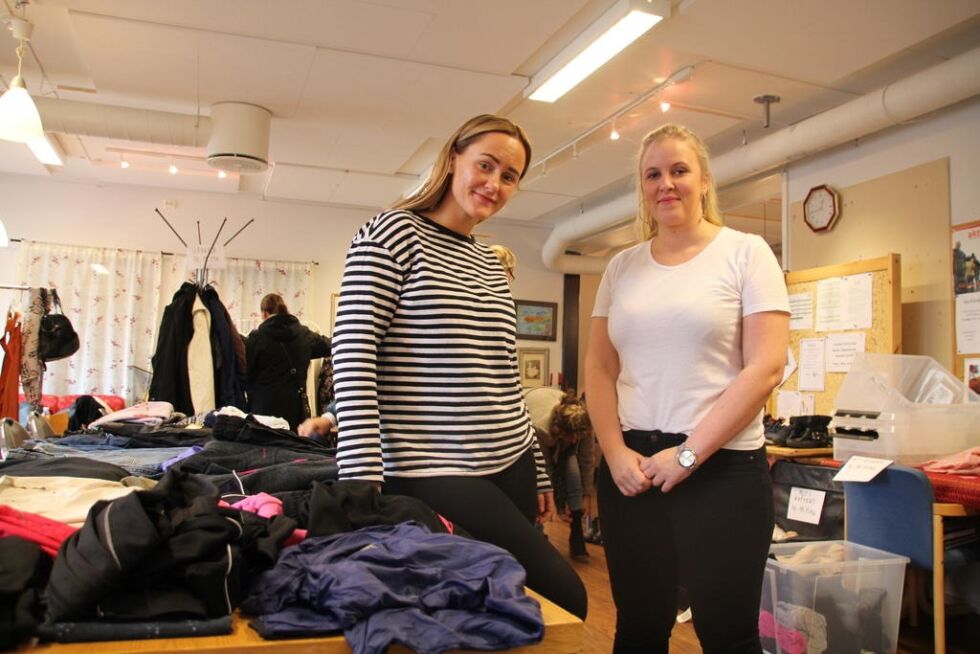 Marte Volden og Ingrid Marie Ellingsen åpnet sammen med Ingebjørg Ellingsen bruktsalg av klær i to dager.