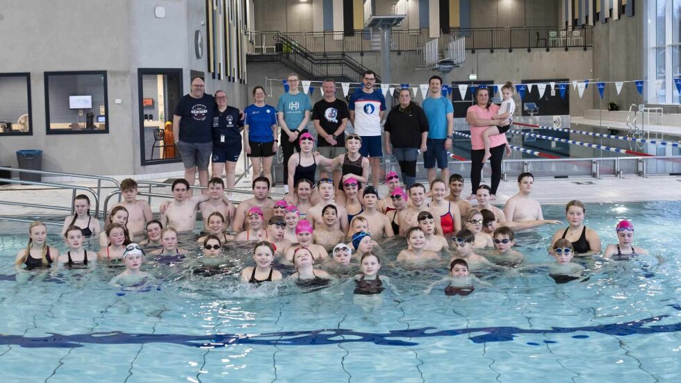 Svømmere og trenere fra seks klubber var samlet i Nærøysund Arena.
 Foto: privat