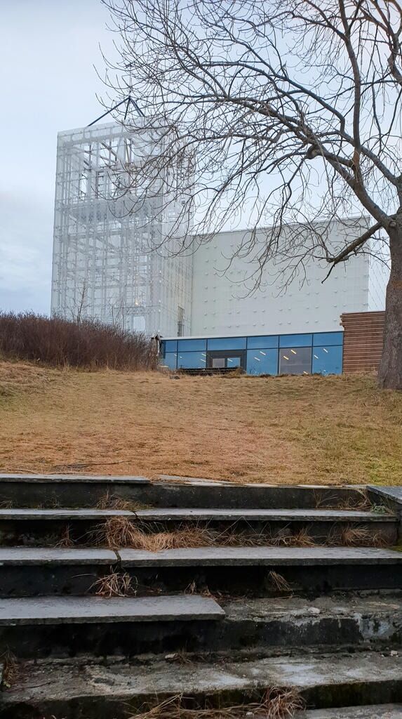 Rørvik kirke ble bygd i 2019. Den har opp til 400 sitteplasser.