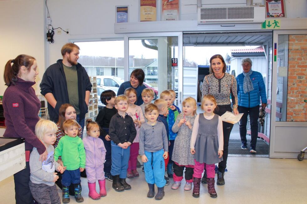 Leka barnehage framførte en sang laget for anledningen.