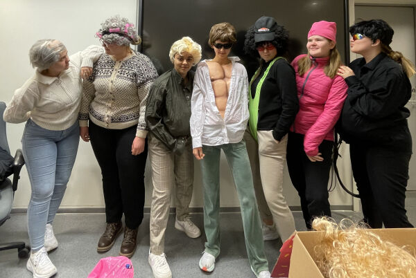 Ellevill revy i samfunnshuset