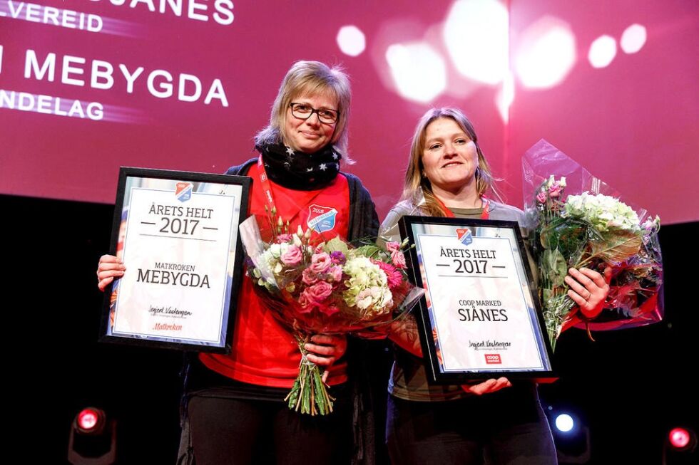 Dagrun Ryum-Wahl (til høyre) mottok utmerkelsen Årets Helt på vegne av Coop Sjånes, her er hun sammen med Kathrine Gåsbakk, som er  butikksjef i Matkroken Mebygda i Lierne som både ble kåret til årets helt og årets butikk i Matkroken-kjeden.
 Kilian Munch