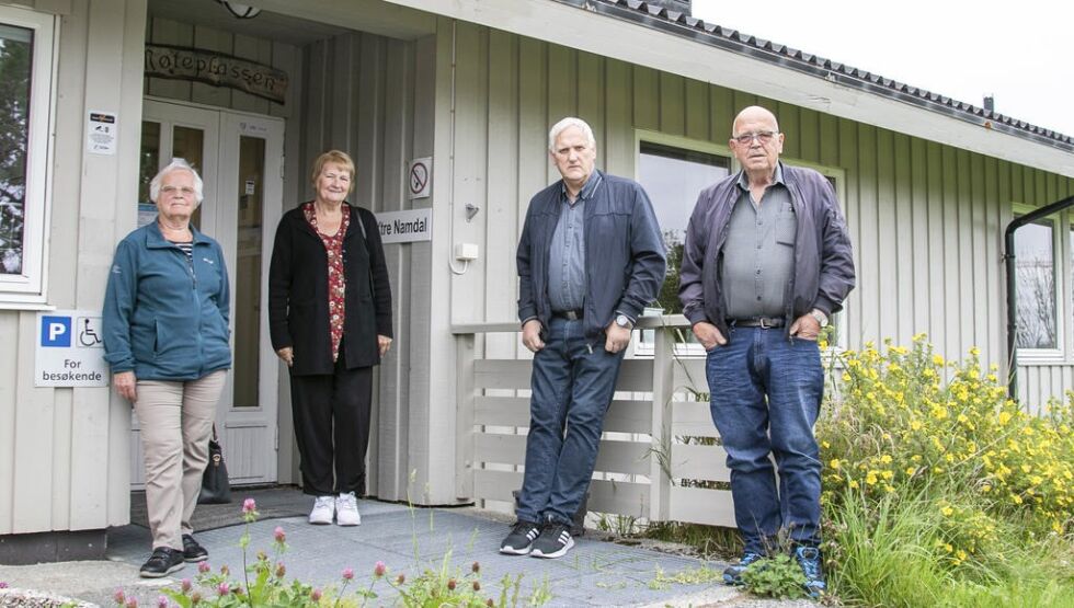 Randi Breivik og Aud Dekkerhus fra Rørvik pensjonistforening, Reinert Eidshaug fra LHL Vikna og Åge Haukø fra Mental Helse mener at nå må kommunen innfri det de har lovet innbyggerne i Rørvik.