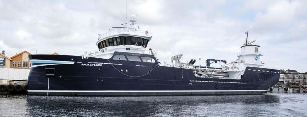 Mandag lå «Ronja Express» for første gang til kai i Rørvik. Den 70 meter lange brønnbåten som kan frakte 375 tonn levende fisk vil de kommende åra ble et velkjent syn på Namdalskysten.