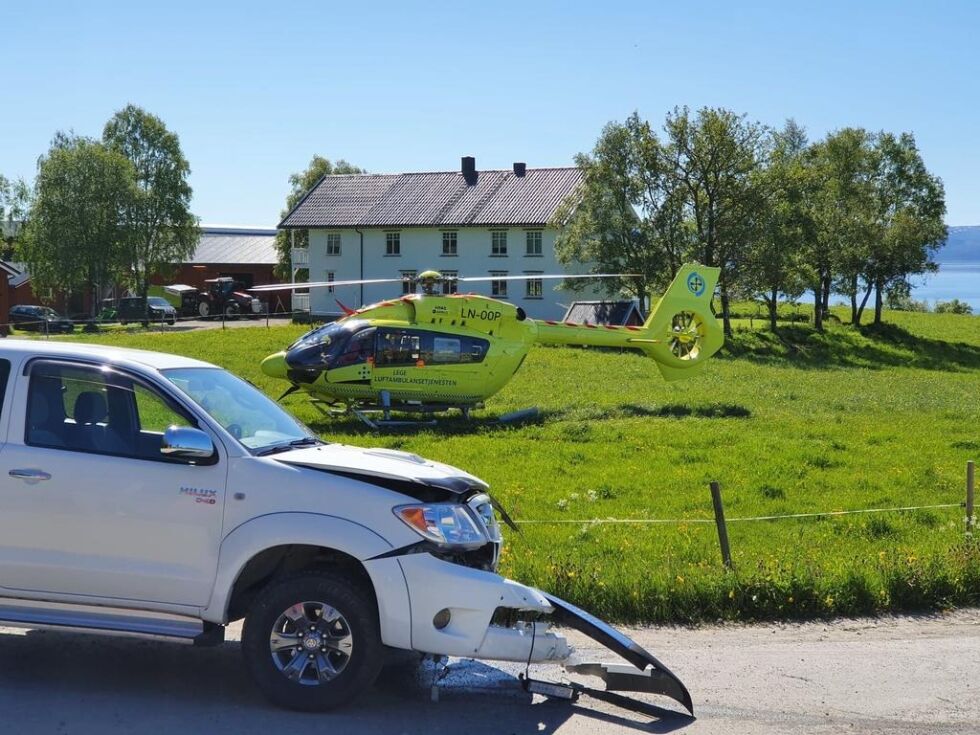Helikopter kom raskt til skadestedet.
 Foto: Fredrik Haugerøy