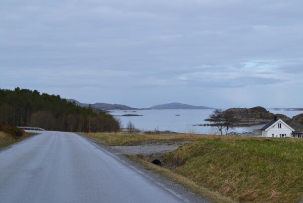 26. april: Rolig natt og fint søndagsvær i vente