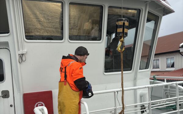 Jobber mot målet om å fange 280.000 kilo fisk