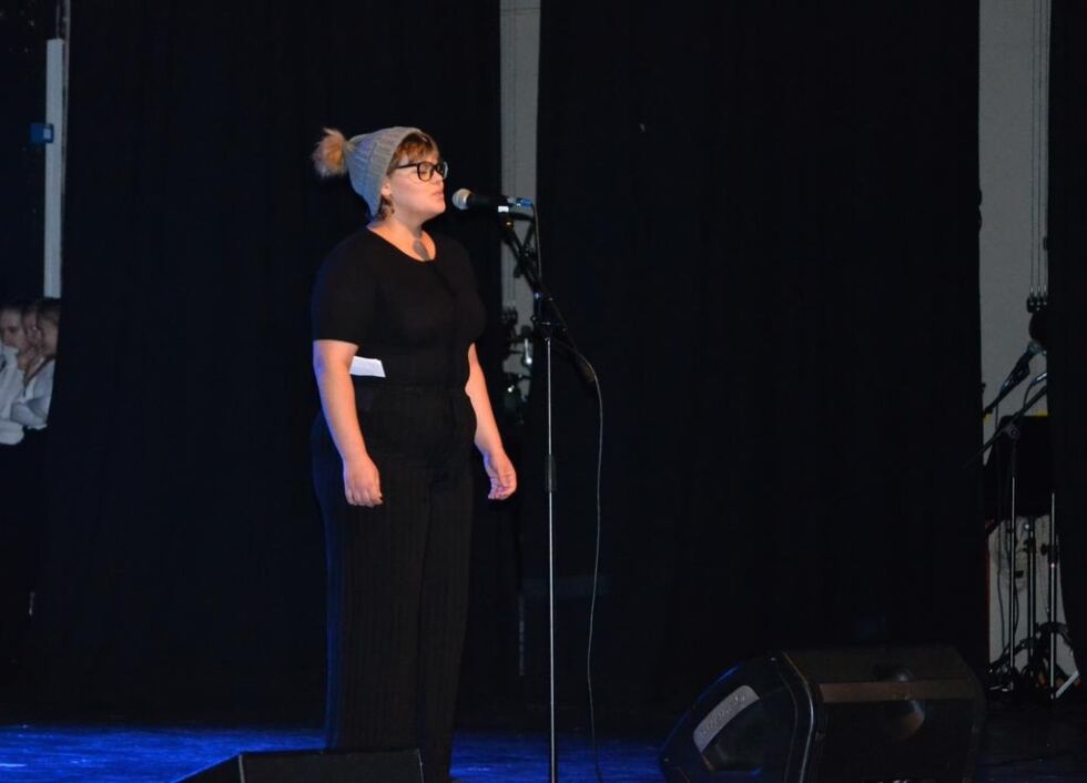 Kirsti Sæternes gikk videre til UKM-festivalen med sin egenskrevne tekst "God Nok Ungdom".