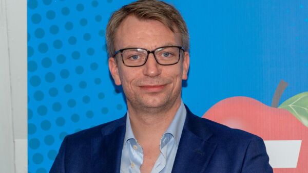 Mer til vei og flypassasjeravgiften skrotes ut året