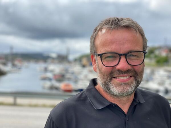 - Snakk til oss og ikke om oss