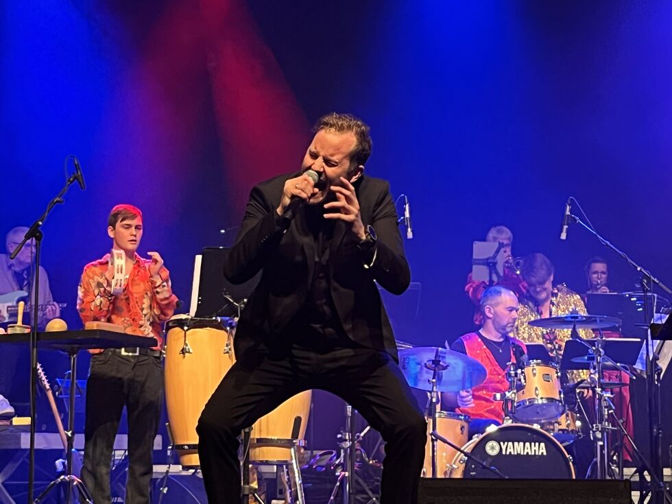 Knut Marius Djupvik ga alt under konserten med Namdal Storband.
 Foto: Jon Audun Haukø