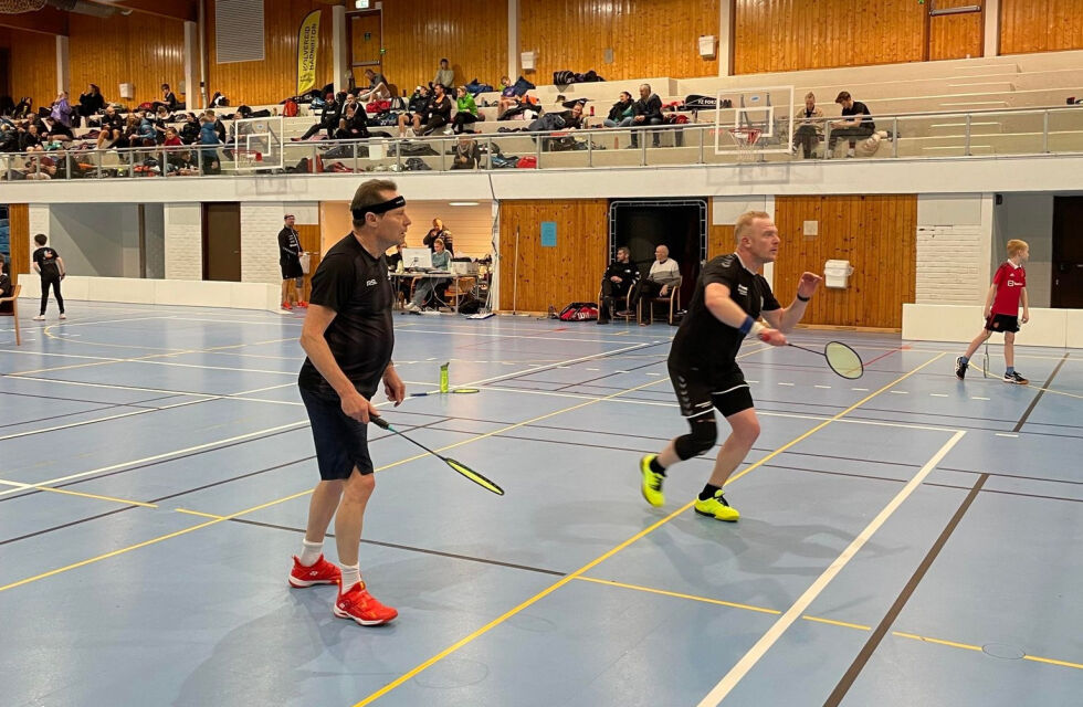 Helge Hansen og Knut Arild Eidshaug i dobbel.
 Foto: KIL badminton