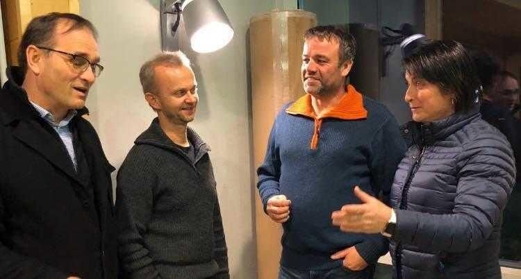 Bjørn Ola Holm (V), Frode Setran (SV), Espen Lauritzen (SP) og Marit Dille (H) vil kutte rådmannens forslag med ytterligere 15 millioner kroner.
 Foto: Privat