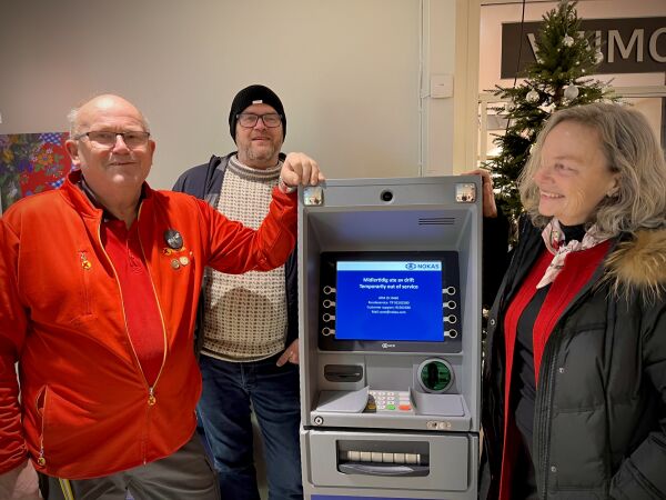 Nå blir det cash kontant, under tak
