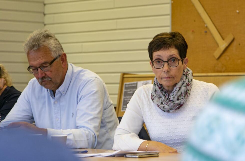 Kjell Andersen plan- og utviklingssjef og ordfører Britt Helstad var begge positivt innstilt til videre drift at Kjella skole.