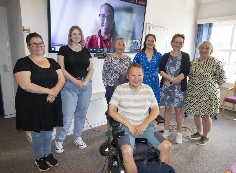 Aslaug Hestø fra Rørvik skole, Wanja Larsen fra Nærøysund Bibliotek, Aase Karin Skaugen fra Trøndelag fylkeskommune, Anna Josefine Kvaløyseter fra Trøndelag fylkeskommune, Line Nordkvelle fra Trøndelag fylkeskommune, Kari L. Hestad fra Nærøysund kommune, Brynjulf Flasnes fra Nærøysund kulturskole samt Stine Barstad Holm på skjermen var nylig samlet for å sette i gang arbeidet med å få flere av tiltakene fra Den kulturelle skolesekken ut til andre deler av befolkningen
 Foto: Nærøysund kommune